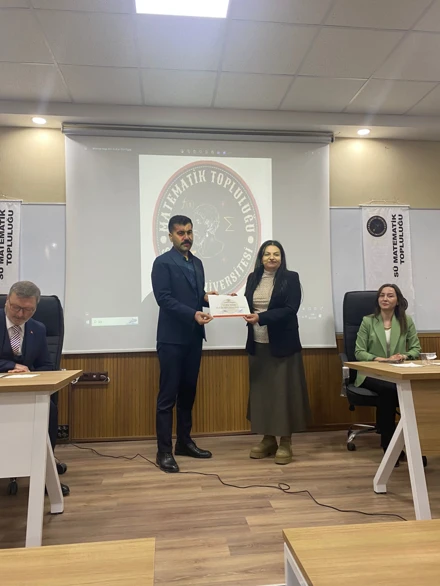 Matematik Topluluğunun düzenlemiş olduğu "Bölümümüz mezunları ile iş fırsatları” konulu konferans